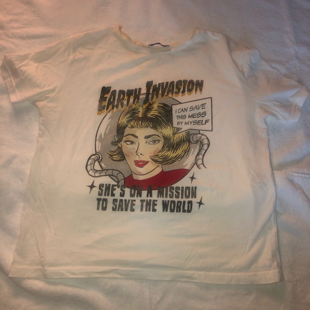 Graphic t-shirt with retro female cartoon.